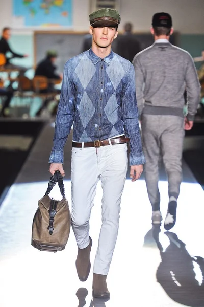 Look 19
